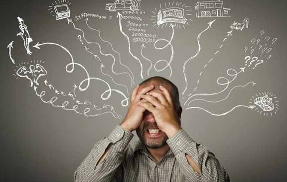 Esta forma de actuar no es exclusiva del ámbito técnico; se repite constantemente en cuestiones tan relevantes como la salud, el cambio climático, las guerras, el hambre o la economía global.